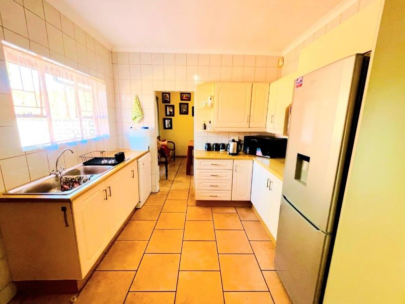 Move-in ready - Photo 4