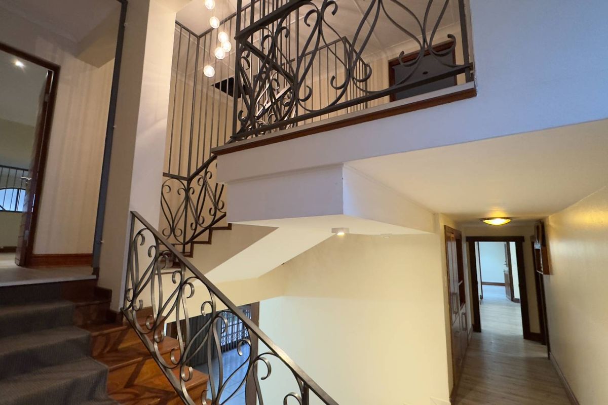 Bramley Brilliance – A Mansion Made for Legacy Living - Photo 3