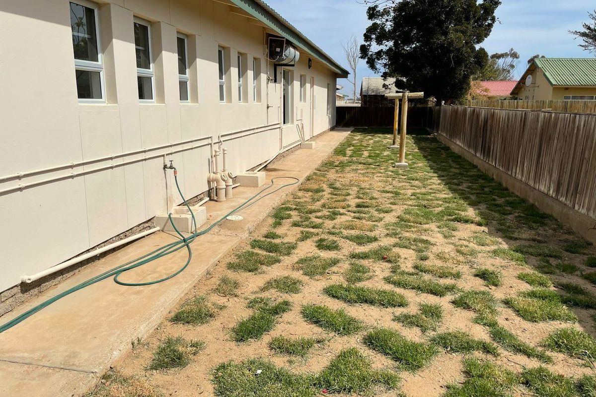 Turnkey Opportunity: Six En-Suite Bachelor Flats with Braai & Communal Area's - Photo 3