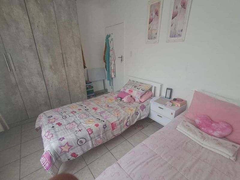 Elegant 4-Bedroom Ground Unit in Sagewood, Midrand - Photo 9