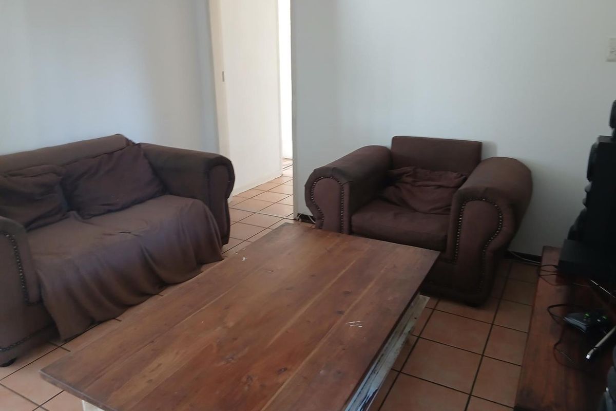 Large family home with 2 granny flats - Photo 4
