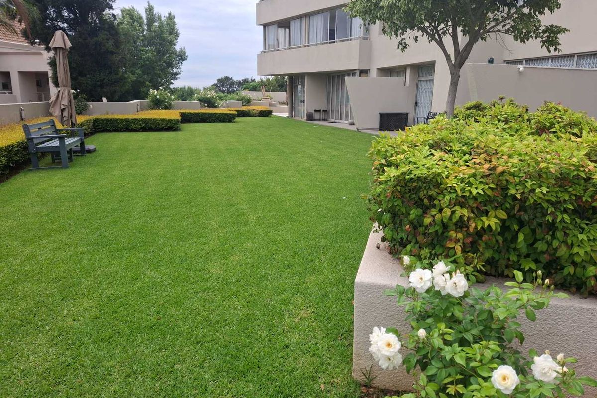 A LUXURIOUS THREE BEDROOM FURNISHED APARTMENT - Photo 3