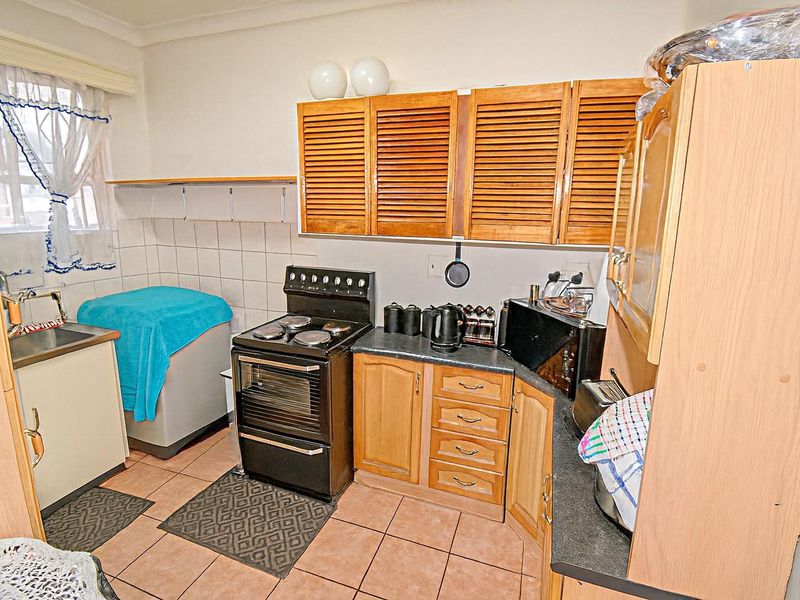 First Floor Apartment - Photo 7