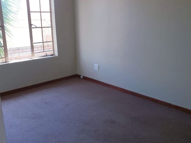 Charming 2-Bedroom Townhouse for Sale in Amberfield Ridge Estate!!! - Photo 5
