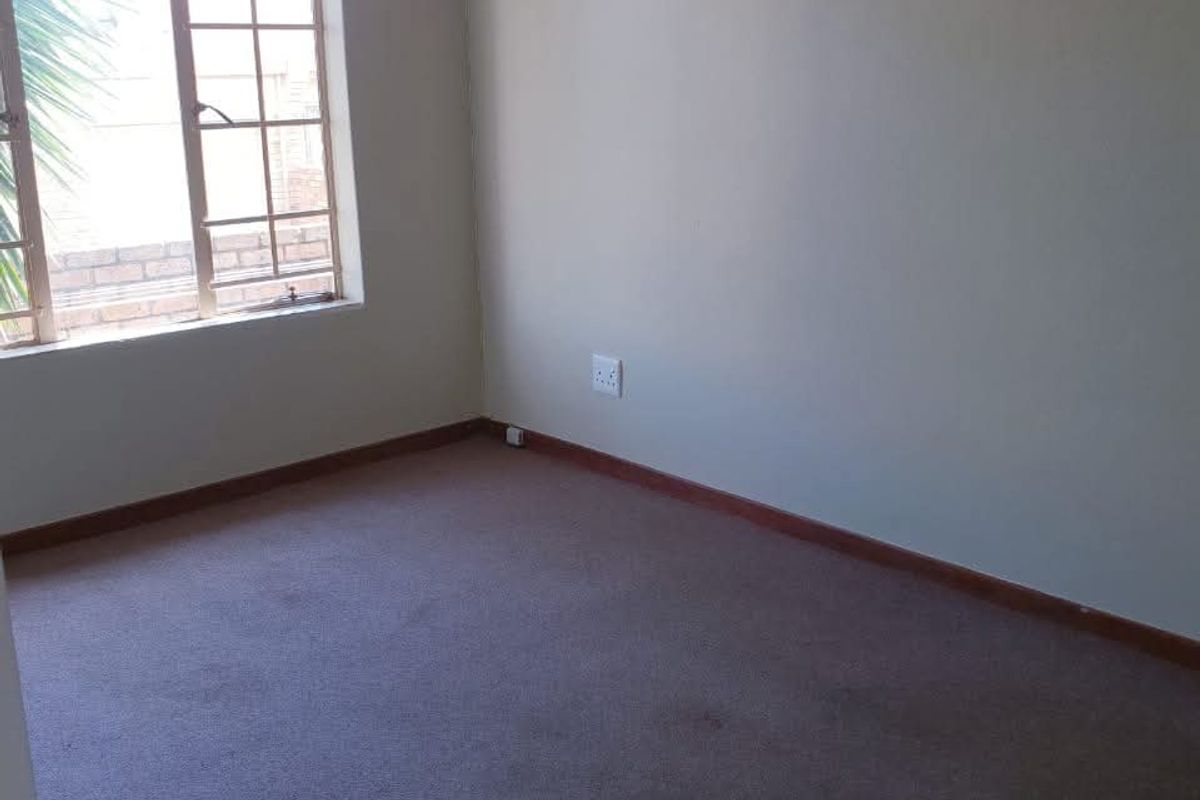 Charming 2-Bedroom Townhouse for Sale in Amberfield Ridge Estate!!! - Photo 5