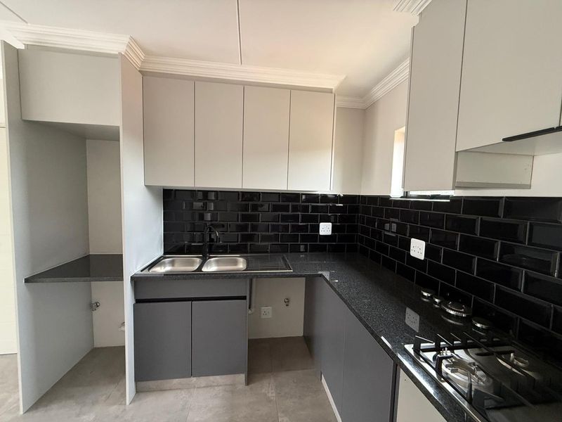 2 bed, 2 bath Apartment in Waverley - Photo 6