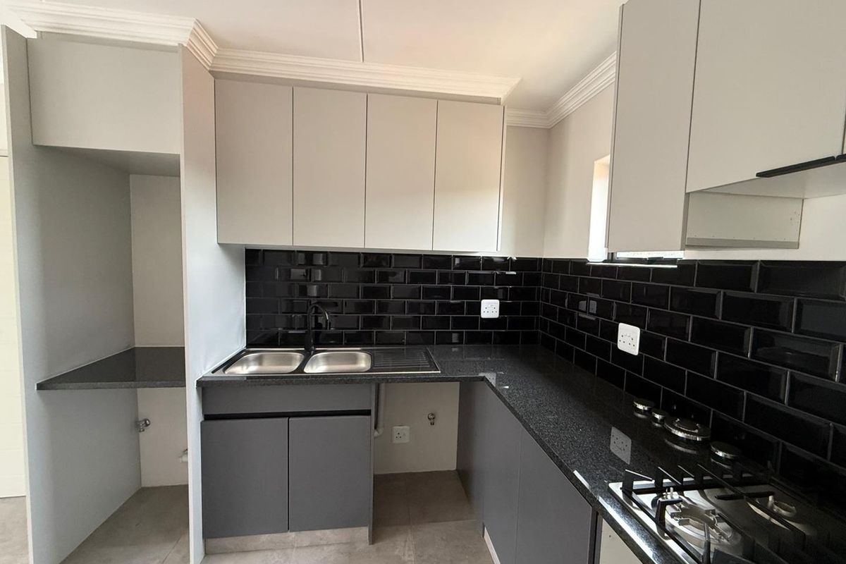 2 bed, 2 bath Apartment in Waverley - Photo 2