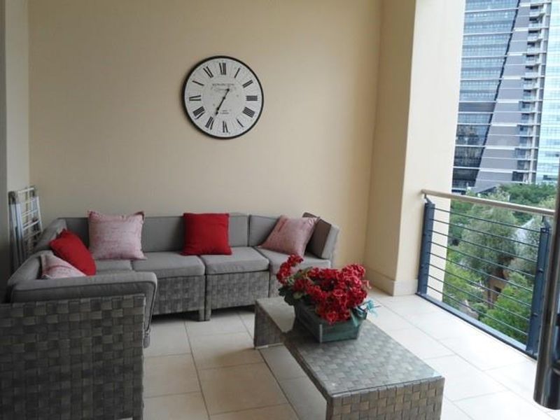 Lovely Furnished 2 Bedroom Apartment on The Emperor - Photo 4