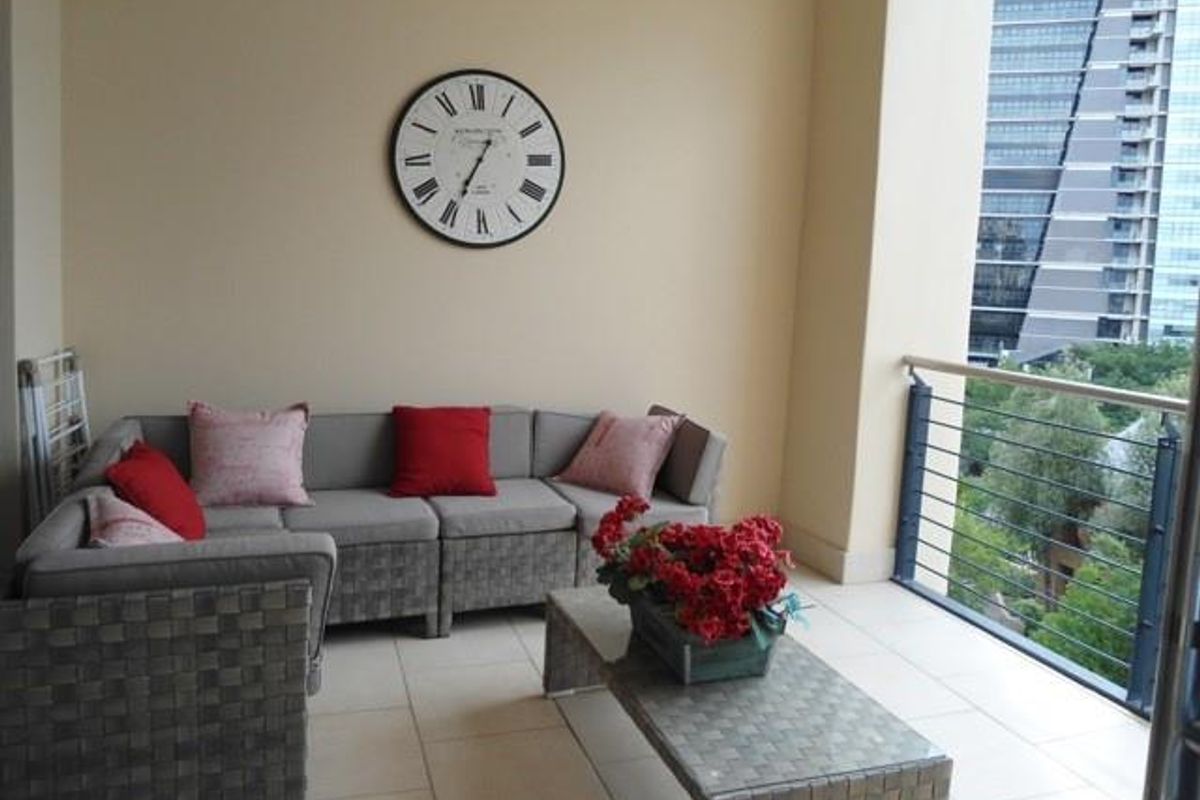 Lovely Furnished 2 Bedroom Apartment on The Emperor - Photo 4