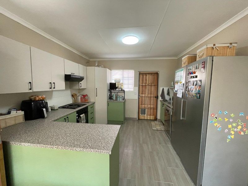 Entertainer’s haven in Equestria - Photo 4