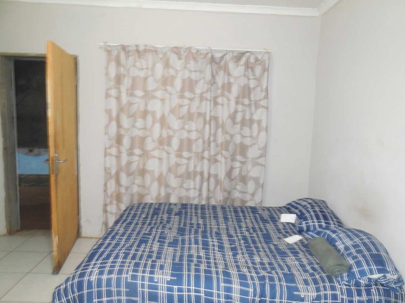 Bachelor Flat at James 230 - Photo 6