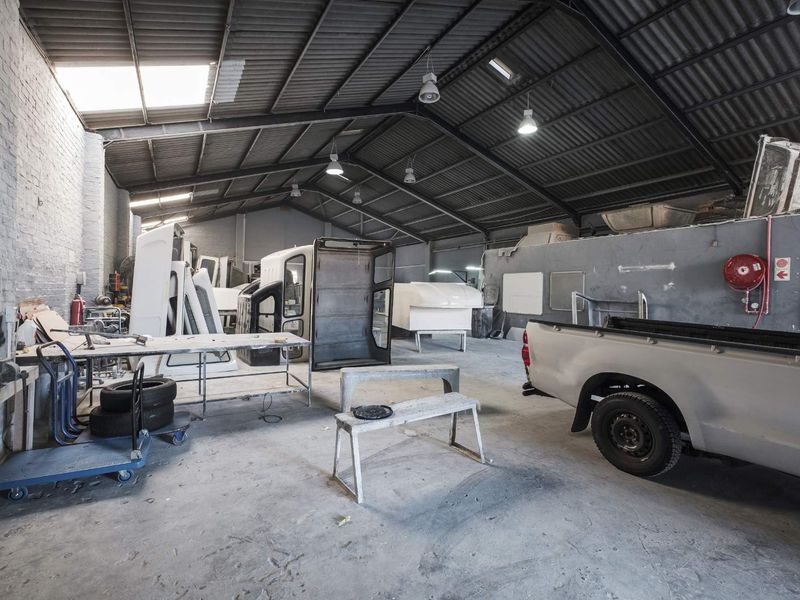 Prime Industrial Facility To Let in Montague Gardens - Photo 6