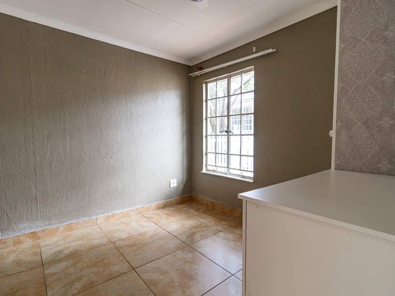 3 Bedroom Town House In Rushmere Manor The Reeds - Photo 8