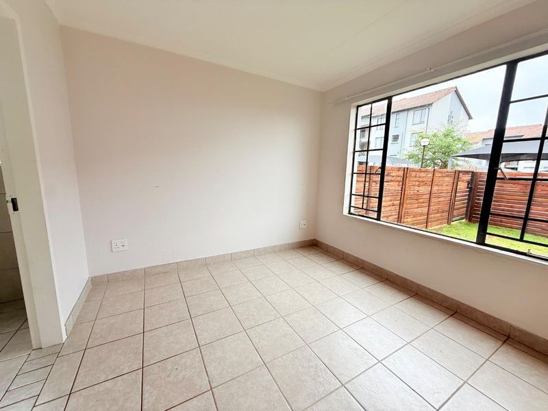 Elegant Living: 3-Bedroom Oasis in Octave Complex - Photo 9