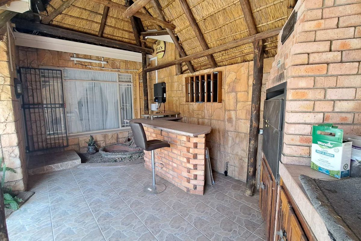 Stunning Townhouse Offering Space and Splendour - Photo 3