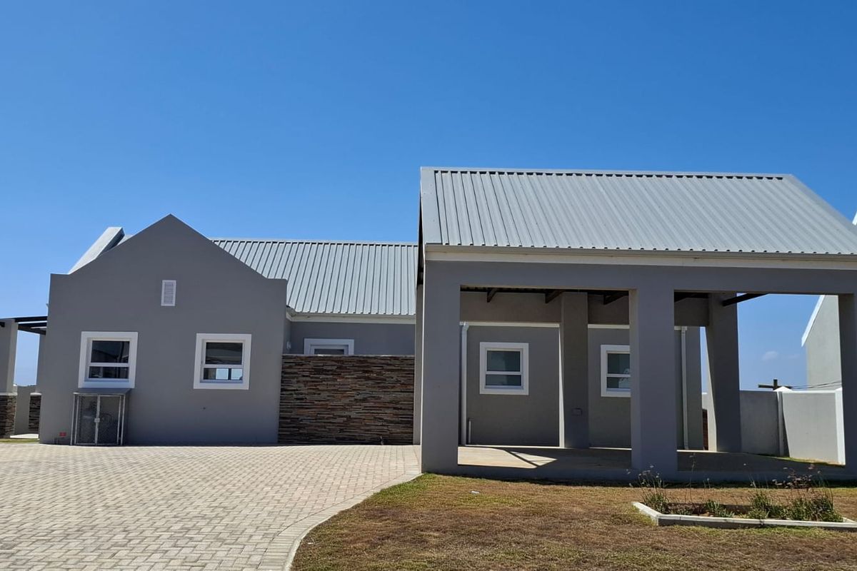 Chic Coastal Home: Style and Comfort in Witsand - Photo 2