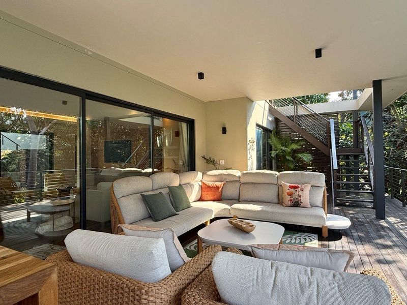 Stunning Family Home - Photo 2