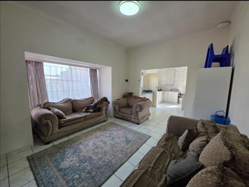 4 Bedroom House for Sale - Photo 8