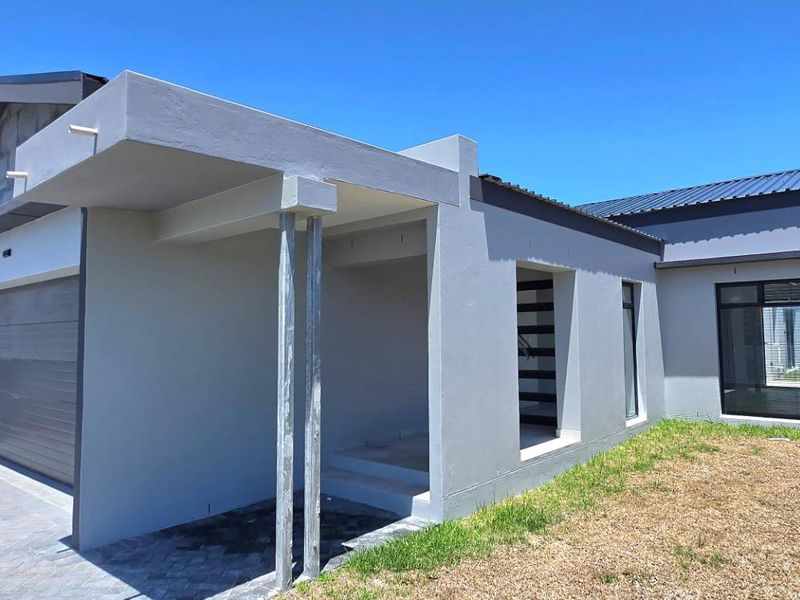 Brand New 5-Bedroom Coastal Home Just 150m from the Beach – No Transfer Duty! - Photo 4