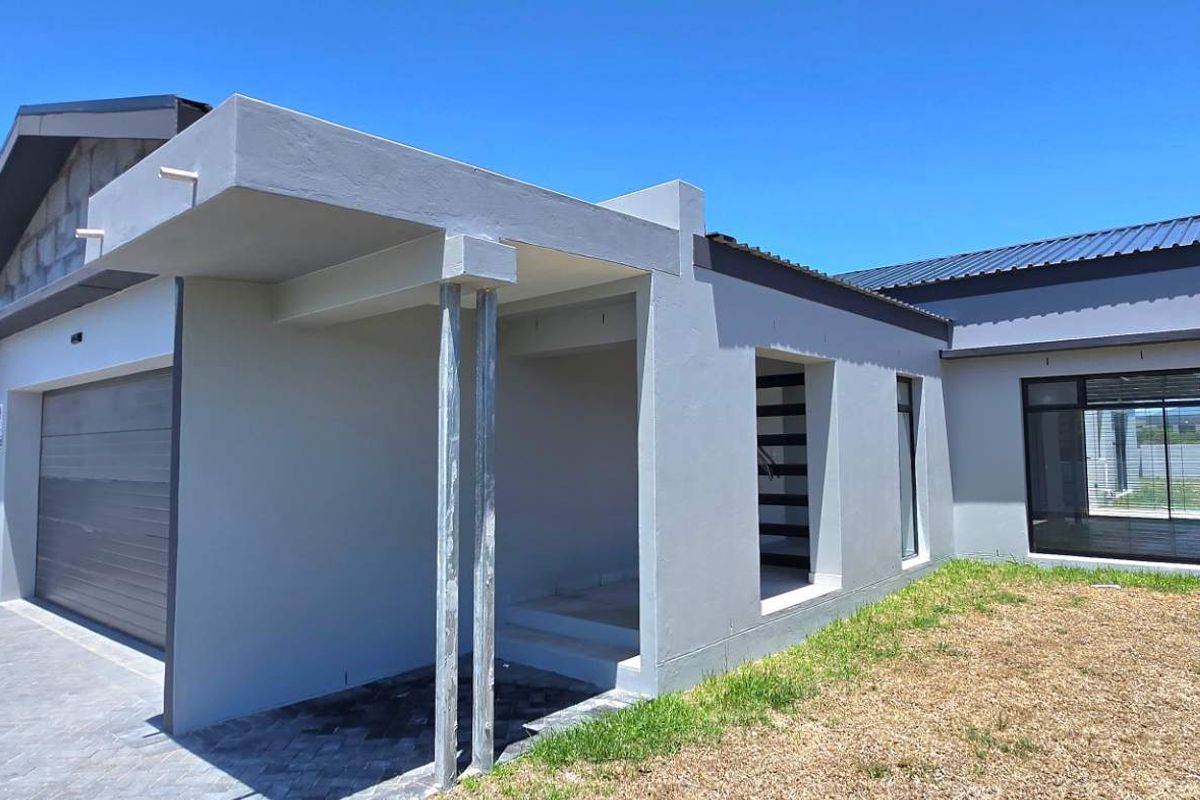 Brand New 5-Bedroom Coastal Home Just 150m from the Beach – No Transfer Duty! - Photo 4