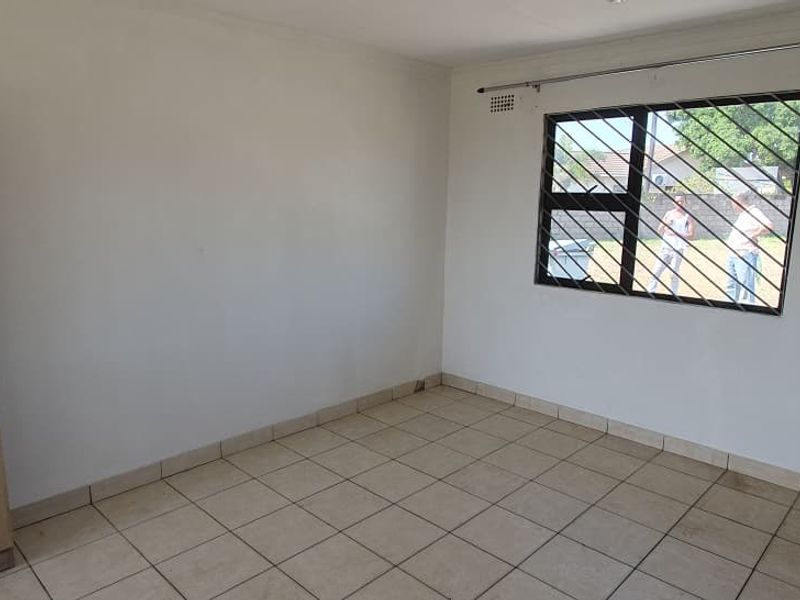 Welcome to this charming single-family home available for rent in the sought-after neighborhood of Brackenham. - Photo 10