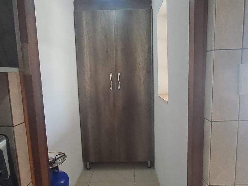 Spacious 3-Bedroom Family Home with Enclosed Patio & Double Garage - Photo 8