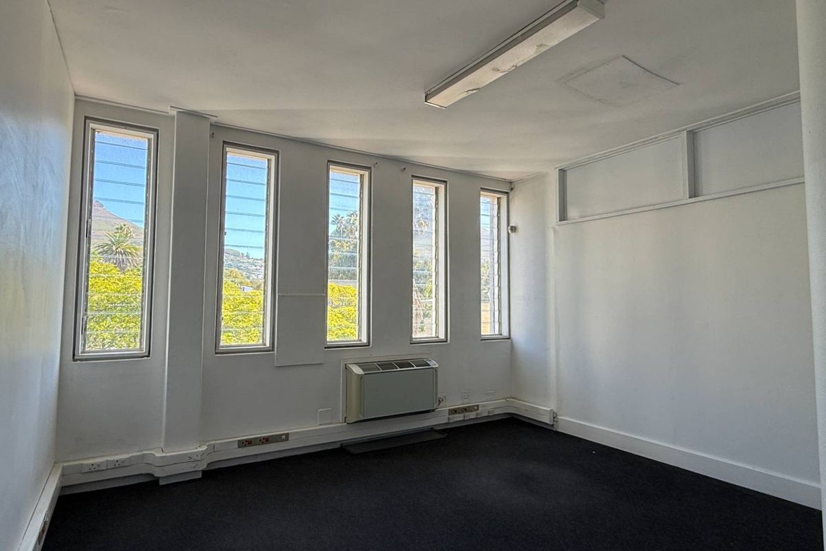 Duplex Style 400m2 office to let in prime location - Photo 3