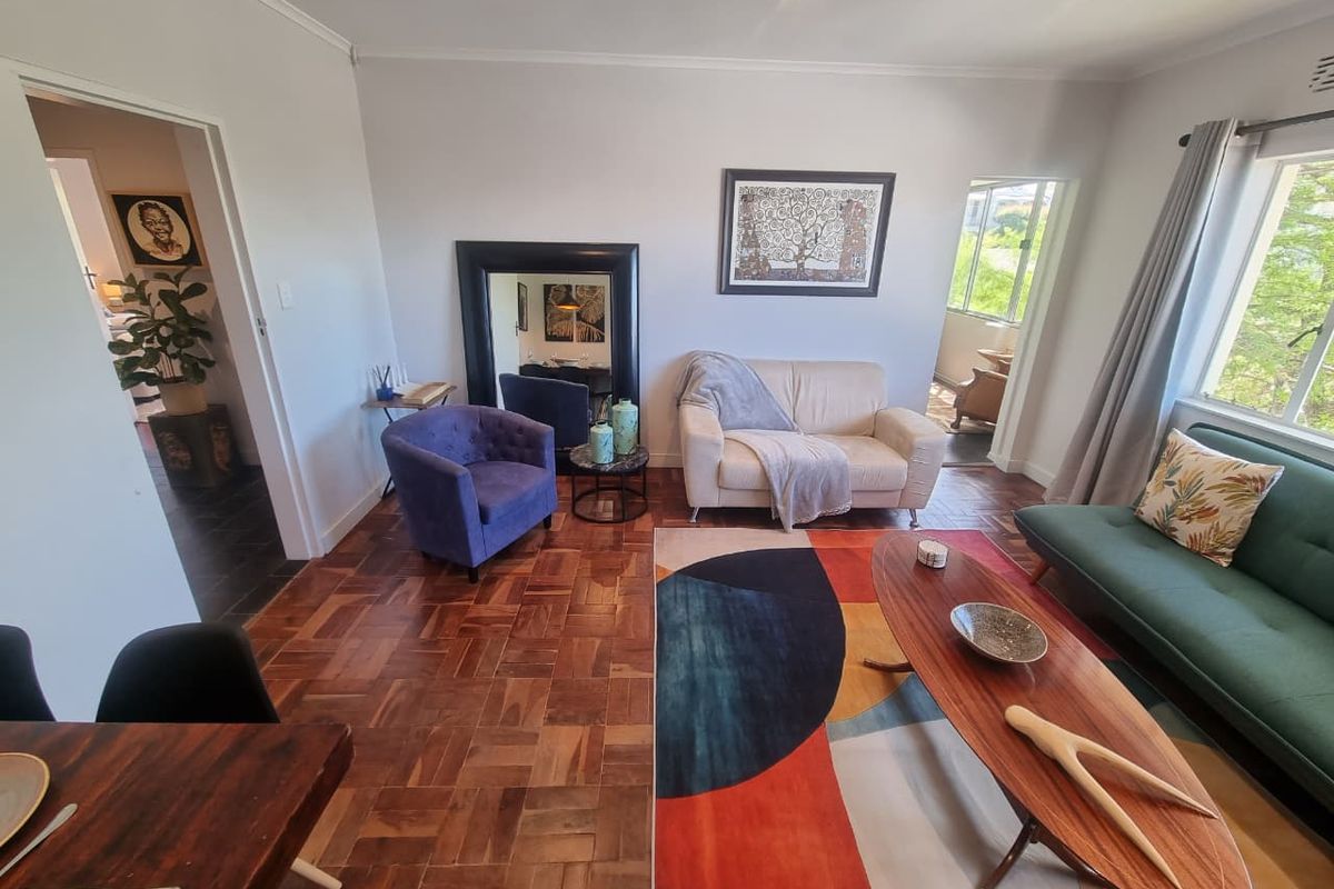 Stunning Furnished 2-Bedroom Apartment for Rent in Tamboerskloof - Photo 2