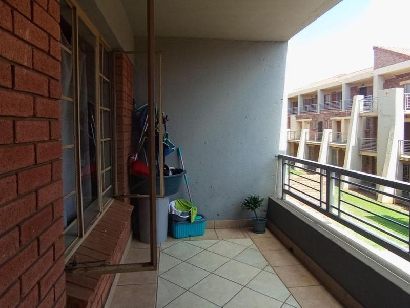 1 Bedroom Apartment - Photo 2