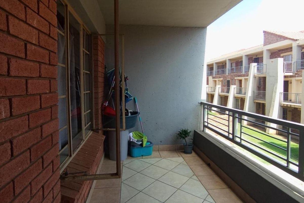 1 Bedroom Apartment - Photo 2