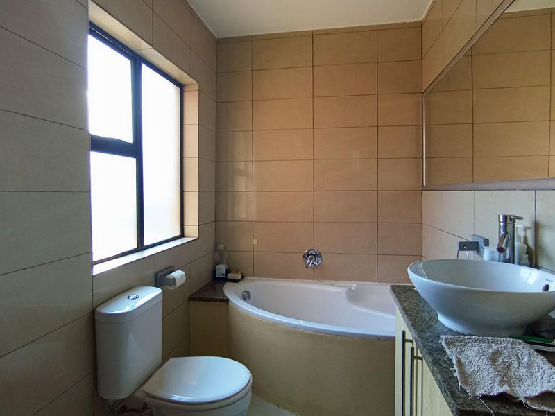 ROOIHUISKRAAL NORTH - 2 BED - 2 BATH - Photo 9