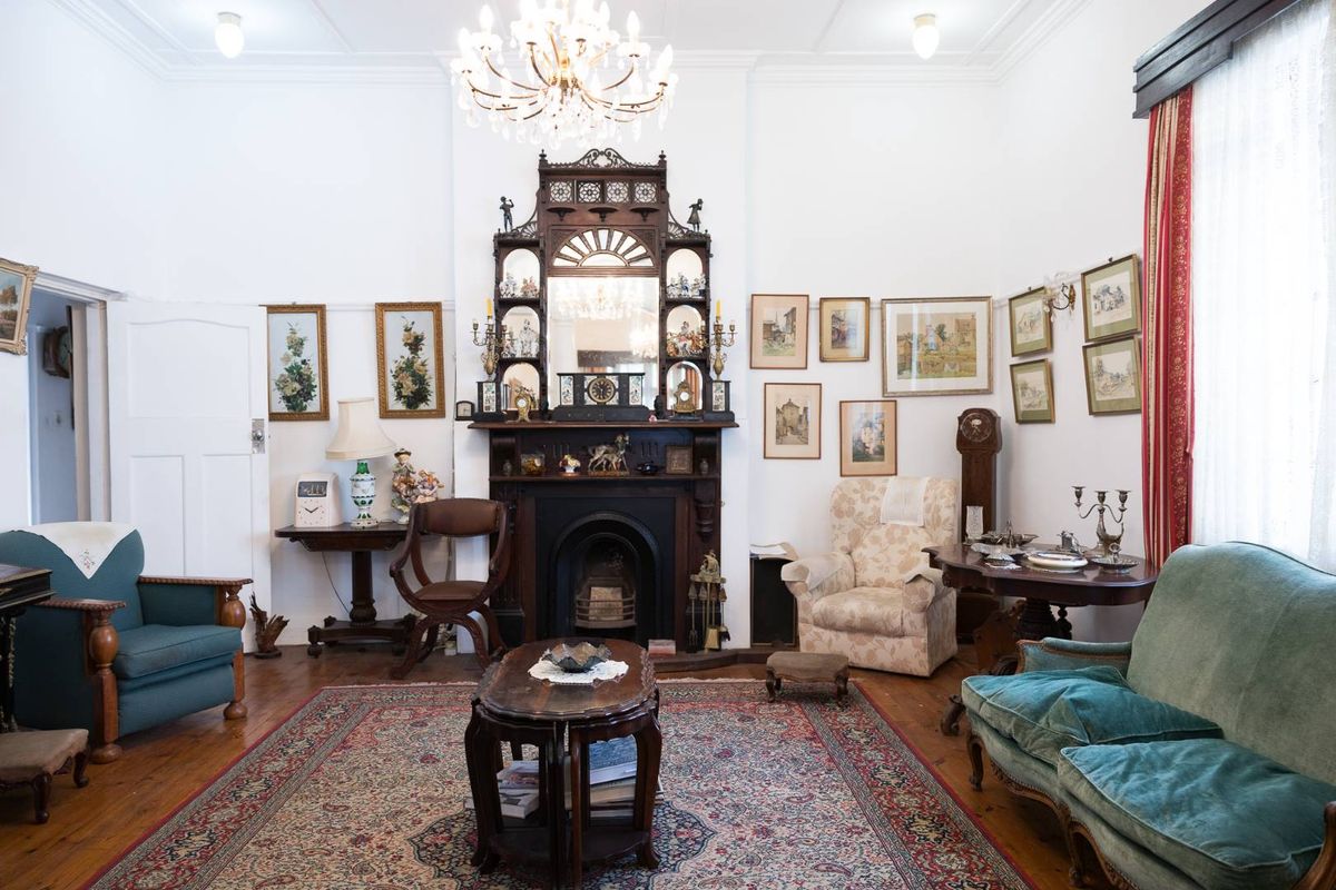 Heritage Charm with Table Mountain & Lion’s Head Views in Vredehoek - Photo 4