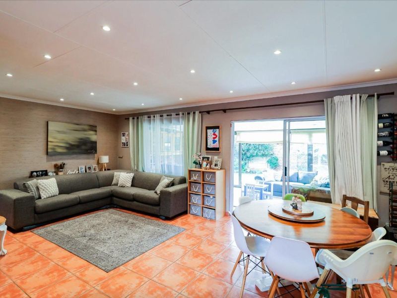 A True Gem with 3 bedrooms for Sale in Radiokop - Photo 6