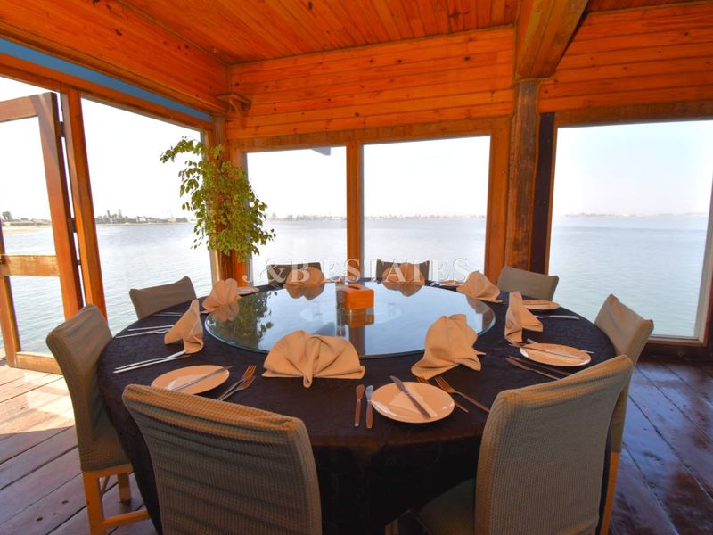 Charming Lagoon-Front Restaurant - Photo 3