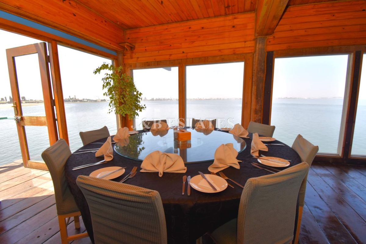 Charming Lagoon-Front Restaurant - Photo 3