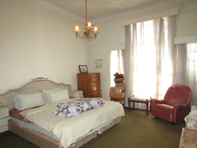 Endless Potential: Heritage Property on Young Ave Awaits You - Photo 9