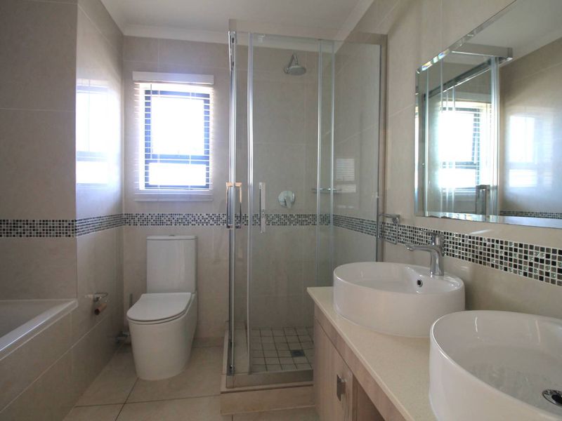 Spacious living at its best ! - Photo 10