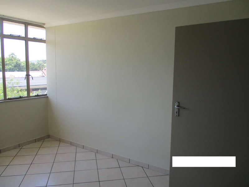 SPACIOUS 2.5 BEDROOM FLAT TO RENT IN PARKTOWN ESTATES - Photo 10