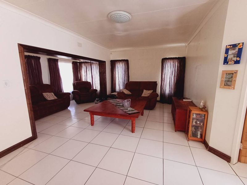 Dream Home with Granny Flat in Sought-After Farramere - Photo 2