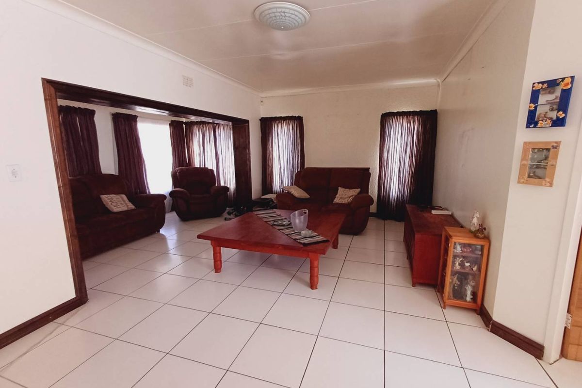 Dream Home with Granny Flat in Sought-After Farramere - Photo 2