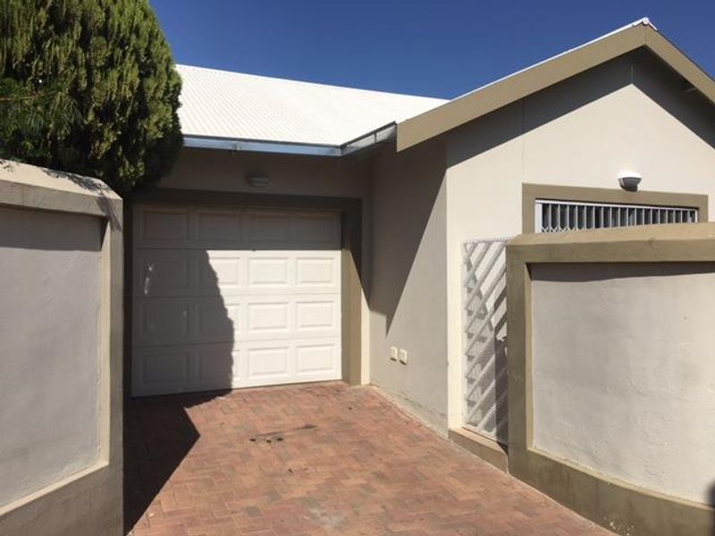 CORNER UNIT!! SOUGHT-AFTER COMPLEX CLOSE TO ALL AMENITIES AND THE INTERNATIONAL SCHOOL!! - Photo 2