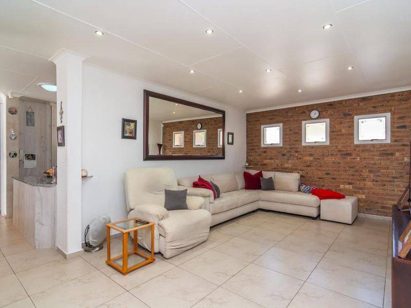 Stunning family home in Rangeview - Photo 5