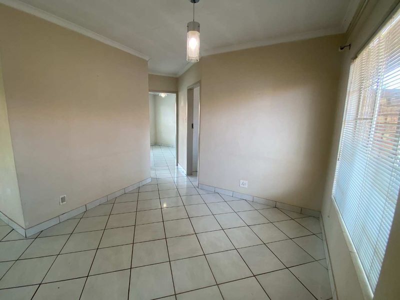 2 Bedroom Townhouse in Rooihuiskraal North. - Photo 8
