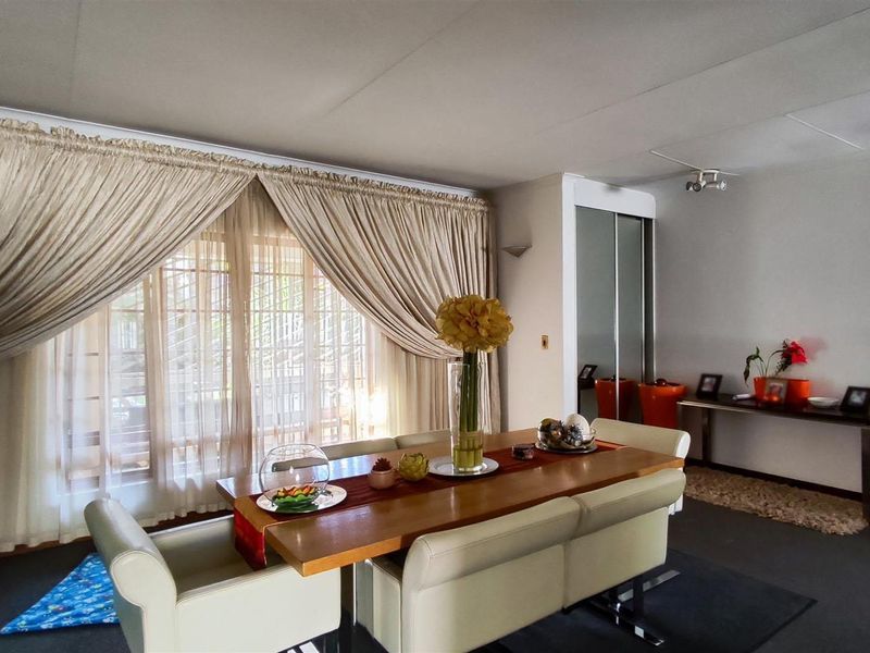 5 Bedroom house FOR SALE in Van Riebeeck Park - Photo 5