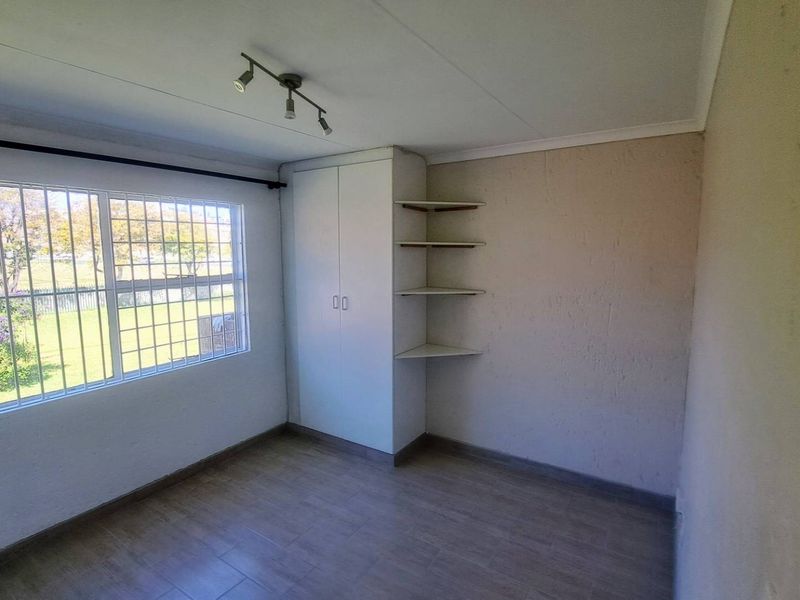 2 bedroom simplex to let in Sashann, Oakdene - Photo 5