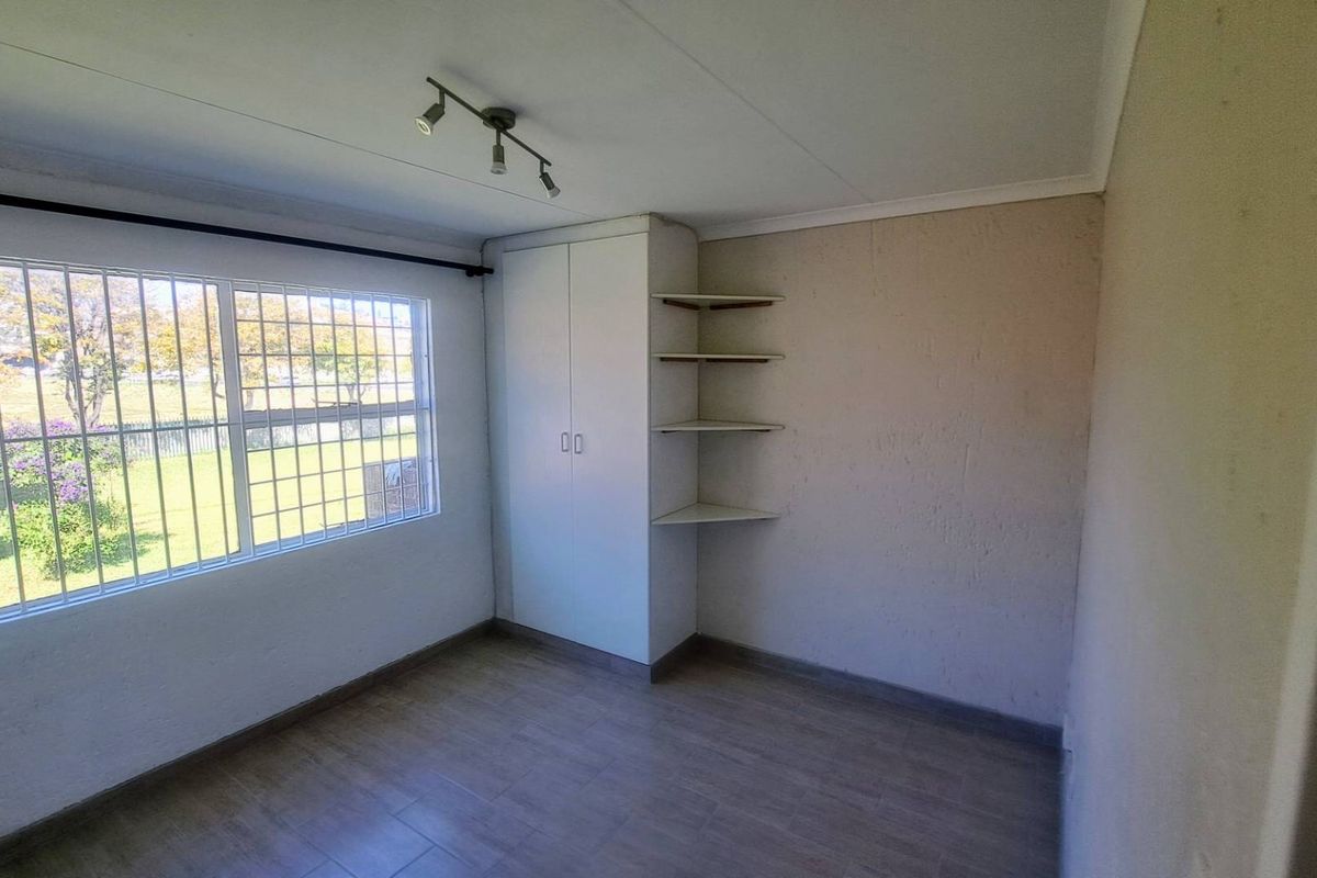 2 bedroom simplex to let in Sashann, Oakdene - Photo 5