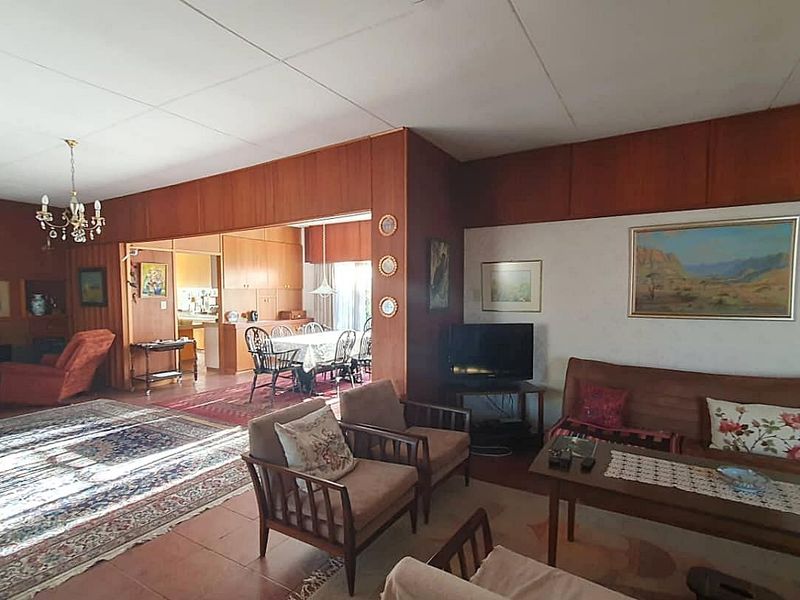 A refined family home for Sale – Klein Windhoek - Photo 7