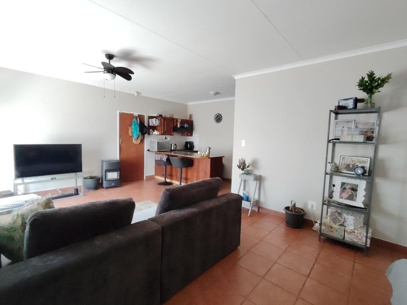 NEAT 2 BEDR 2 BATHR DUET IN HIGHVELD - Photo 8