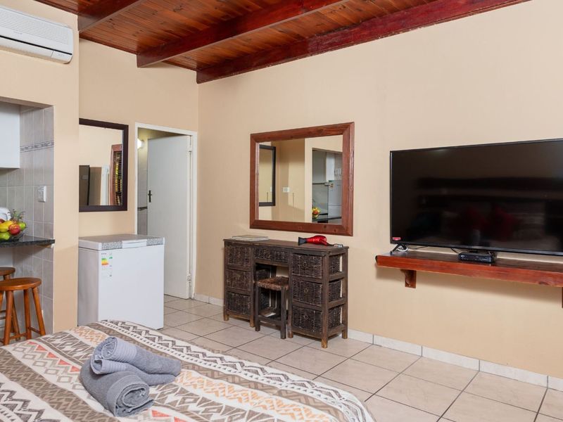 2-bedroom Apartment in ST LUCIA - Photo 3