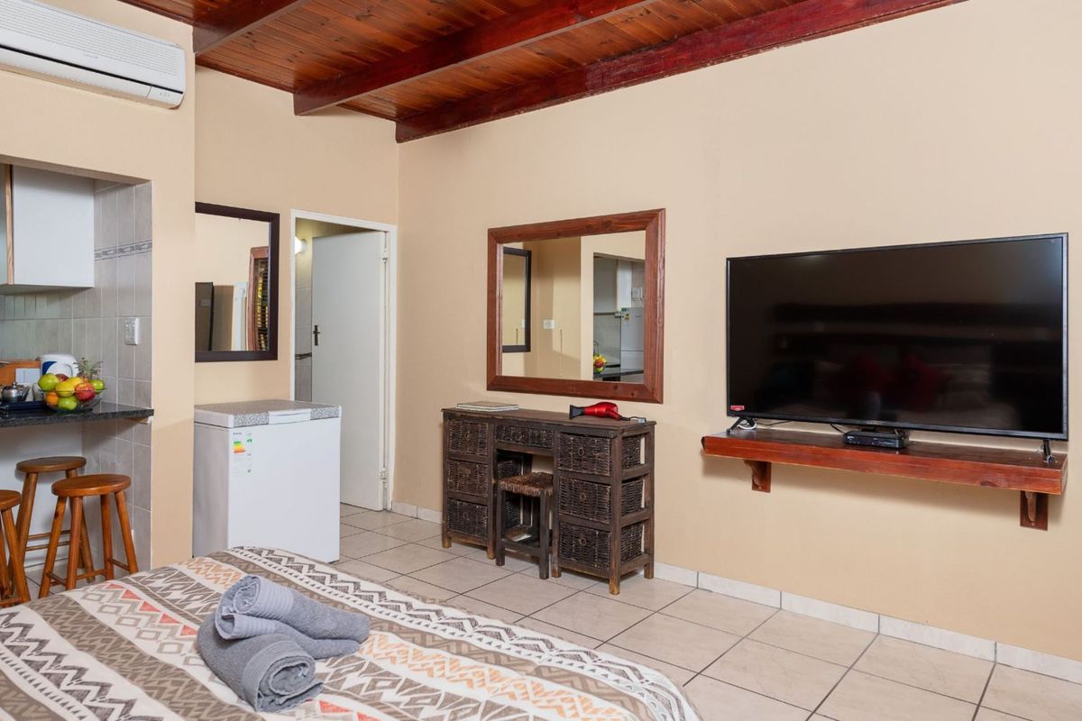 2-bedroom Apartment in ST LUCIA - Photo 3